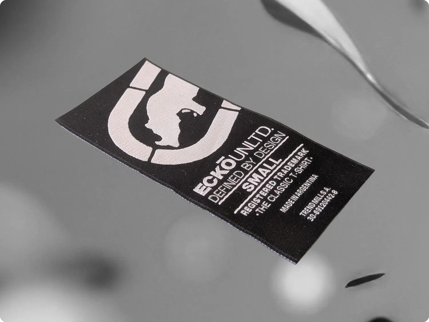 Etiqueta Bordada de la Marca Ecko Unltd.