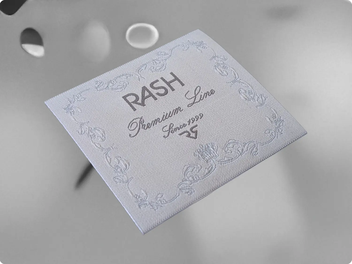 Etiqueta Bordada en Alta Definición de la Marca Rash.