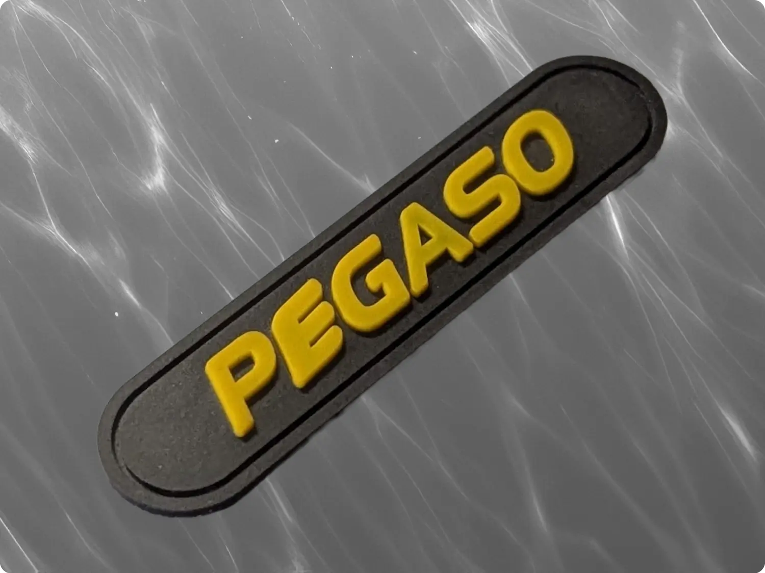 Etiqueta Plastisol Pegaso Relieve