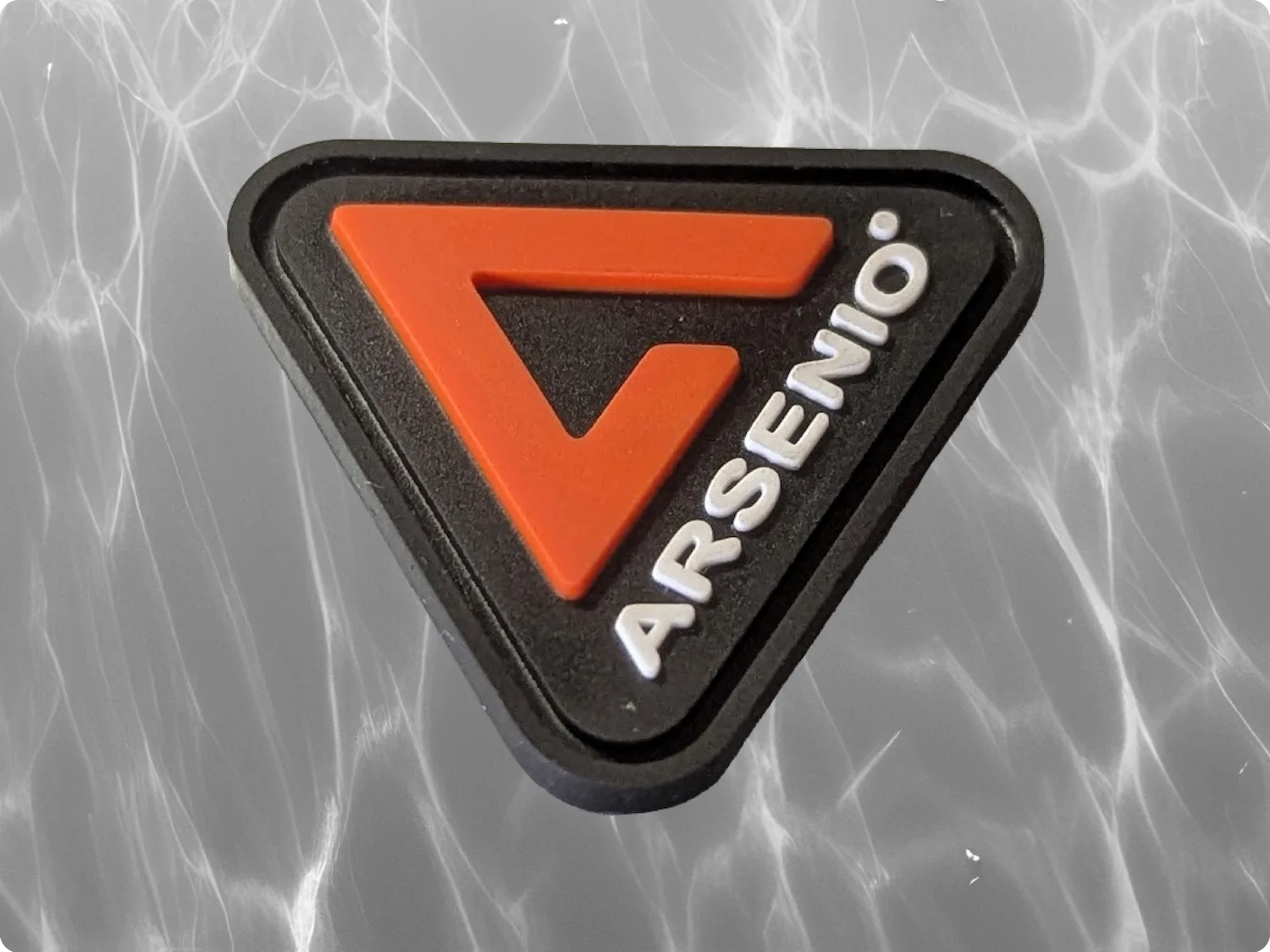 Etiqueta Plastisol Triangular Arsenio